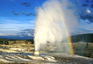 Beehive_geyser_yellowstone